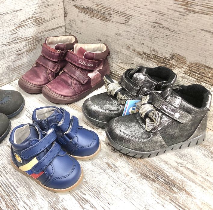 Демісезонні чоботи дитячі нові та б/в