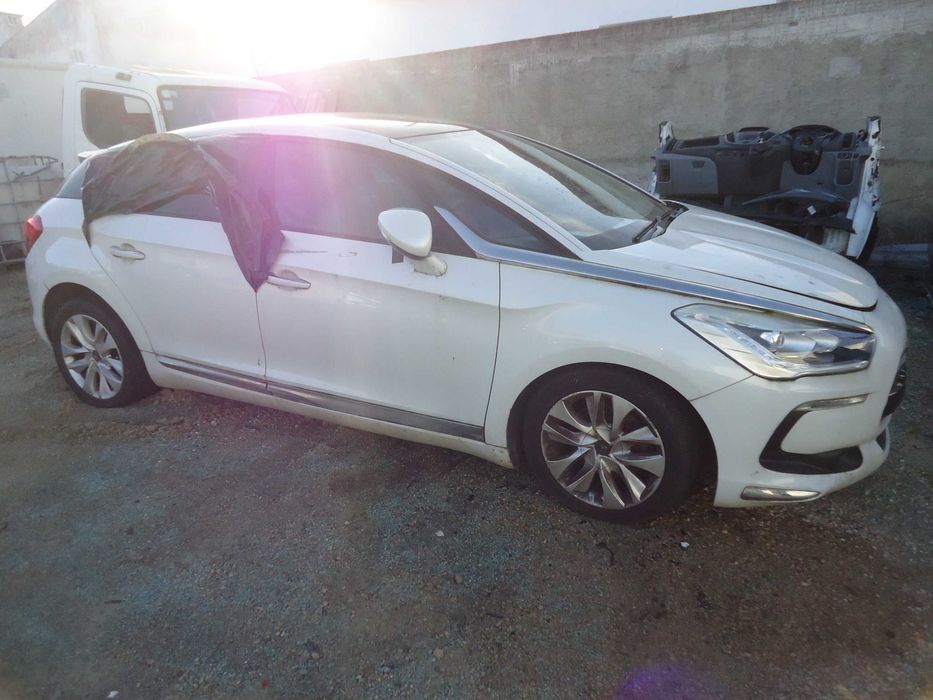 Citroen DS5 DstileE 1.6 hdi (9HR) de 2012 só ás peças