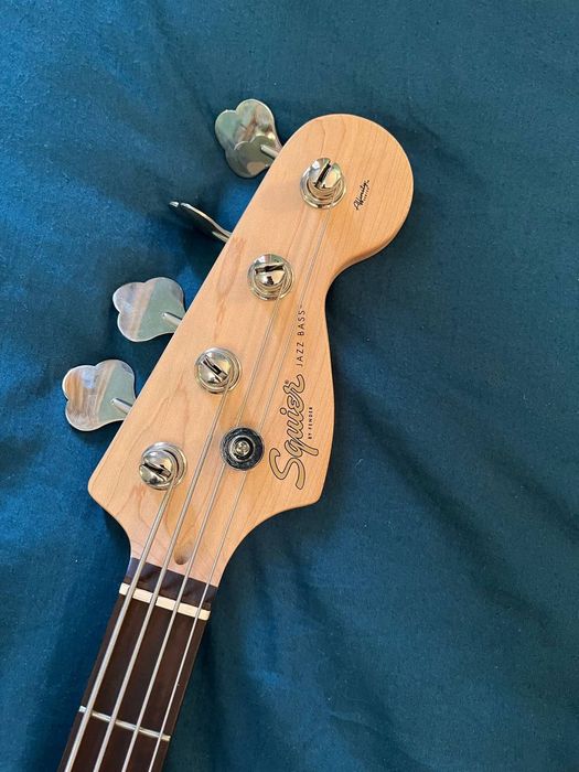 Squier Jazz Bass (Fretless)