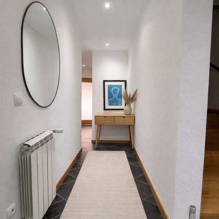 Moradia Geminada T4/T5 · 240 m² · 3 Pisos · Piscina · Garagem 2 carros