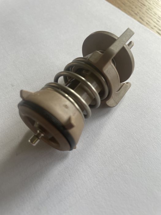 Termostat 04L 121 113C