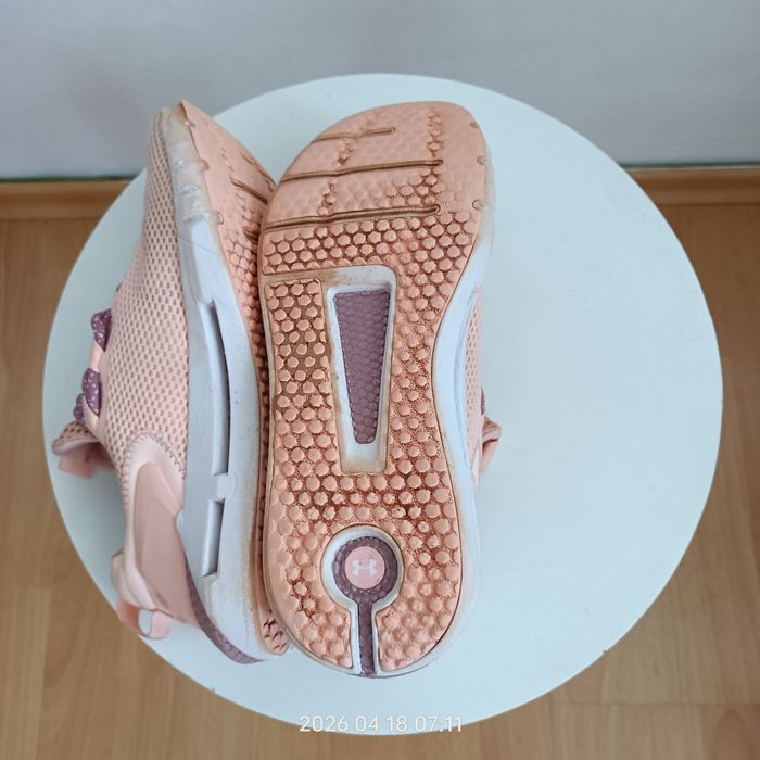 Buty sportowe damskie rozmiar 38 marki  Under Armour