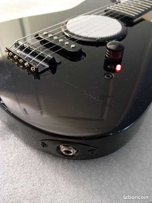 NOWA gitara Stagg z wbudowanym wzmacniaczem, warta ponad 700 zł