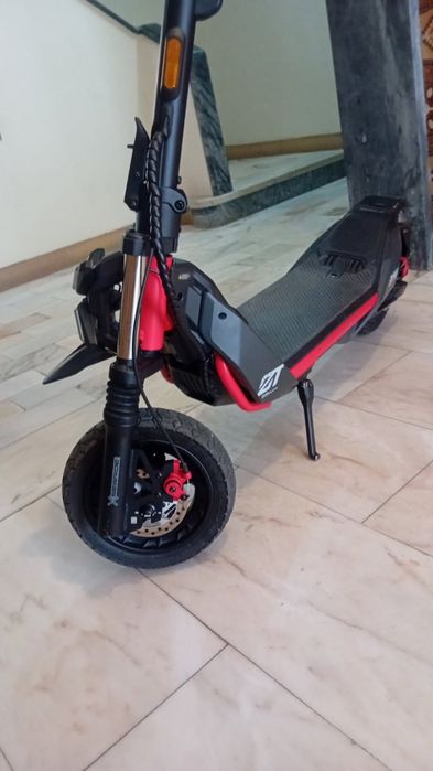 Vedo trotinete segway so tem 4 meses de uso e garantia de 3 anos
