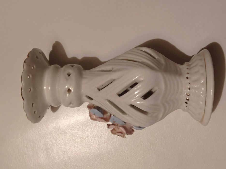 Świecznik z rózami.