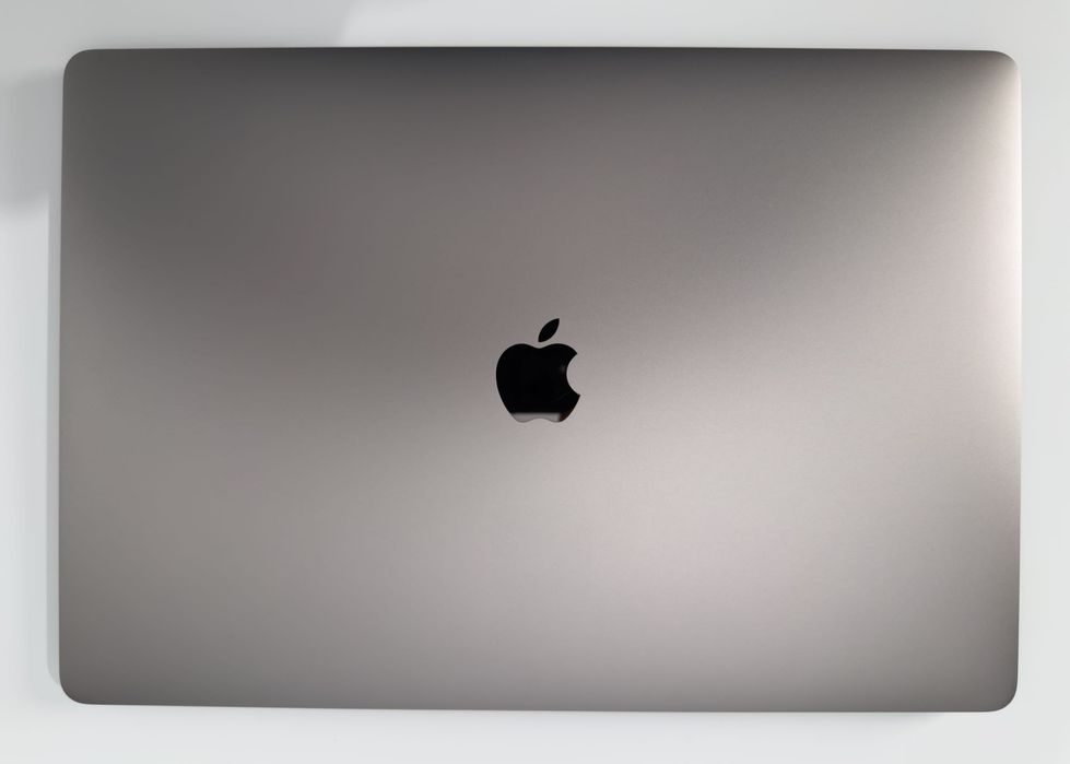 MacBook Pro 16" 2019 /i7 2.6Ghz/Radeon Pro 5300M/16Gb/ 2TB - Como novo