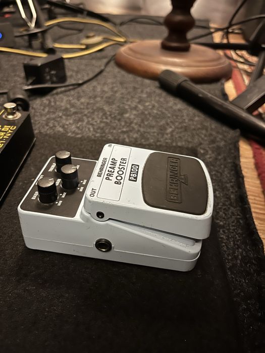 Pedal behringer booster pb 100