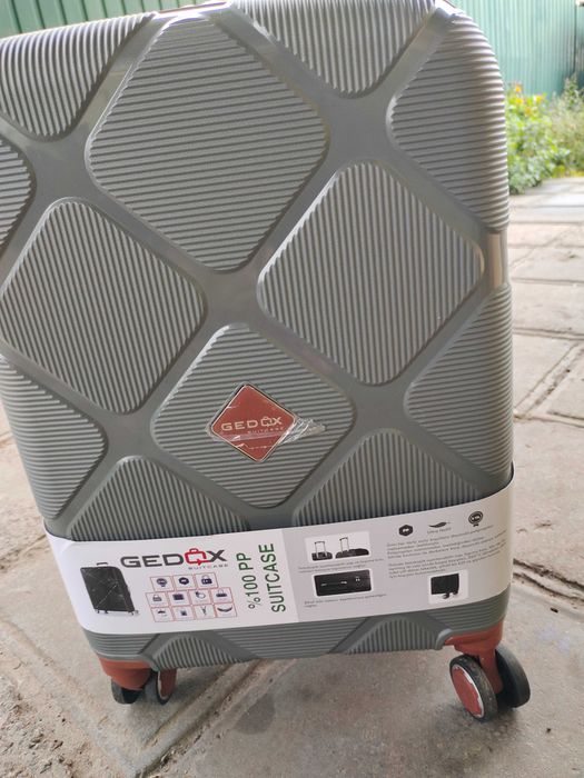 Продам дорожню валізу