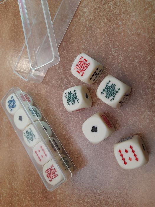 Dados de Poker Novos com caixa - completo - 5 dados