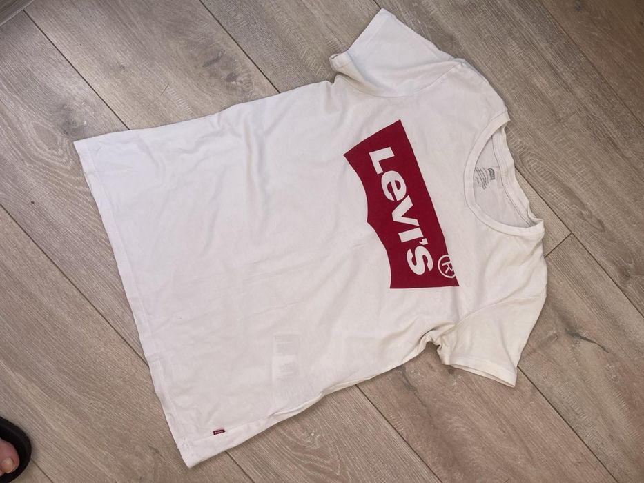 Футболка оригінал LEVIS розмір M