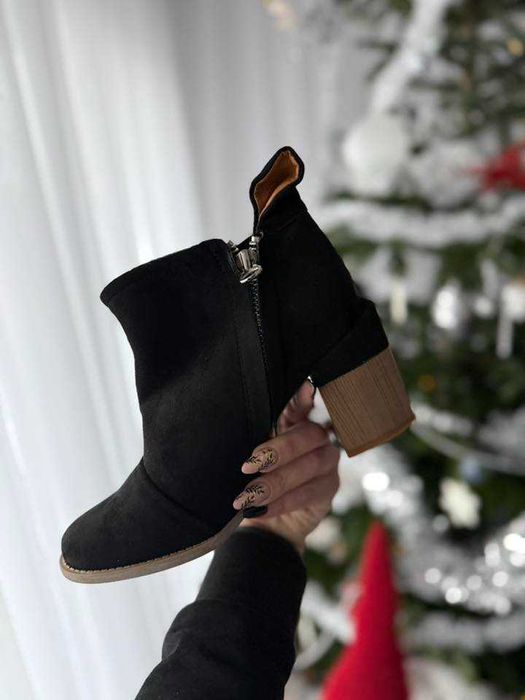 Czarne wygodne botki na kwadratowym  obcasie, zapinane zamek - 39