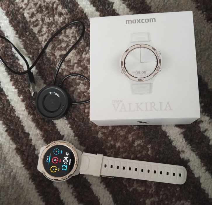 Smartwatch Maxcom FW100 Valkiria w kolorze białym.