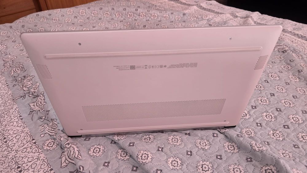 Vendo laptop HP 15 fc0xxx