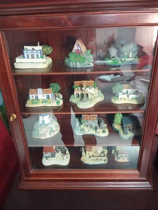 Coleção de casas de Portugal e de chavenas de 12 meses