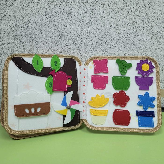 Книга бізіборд фетрова "Лялька" дівчинці розвиваюча м'яка на липучках