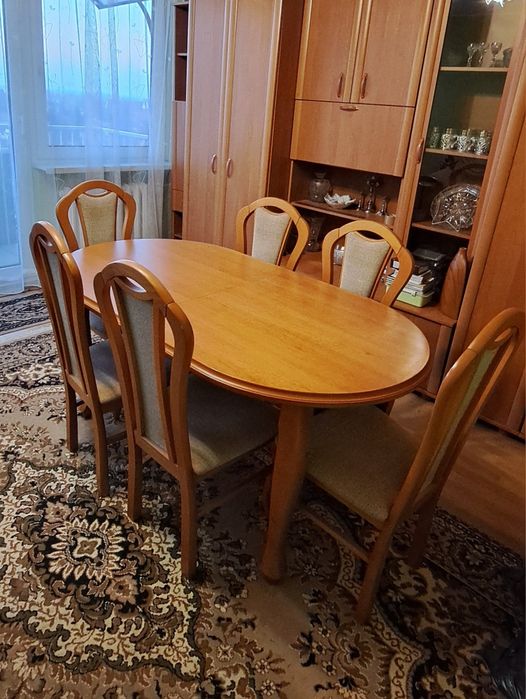 Stół drewniany, rozkładany i 6 krzeseł