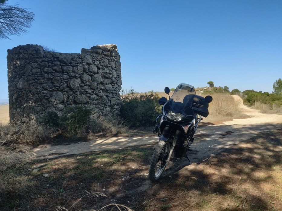 Transalp 650 pra ir até ao fim do mundo