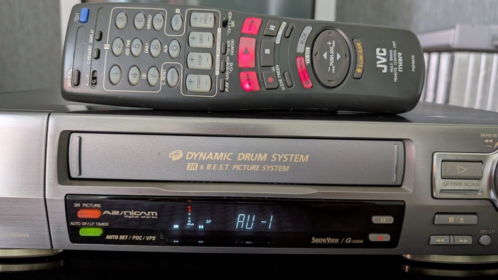 Magnetowid JVC Elegance (HR-DD949) + rzadki podświetlany pilot