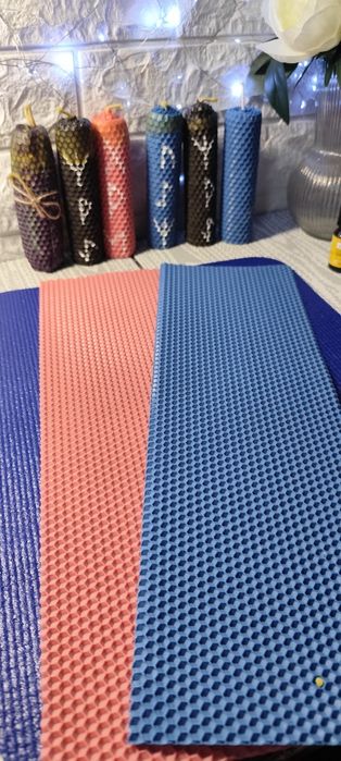 Програмні свічки з вощини, трав, ефірних олій та воску.