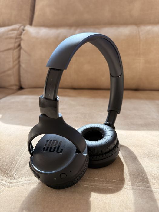 Auscultadores JBL Tune 520BT – Preto | Bluetooth