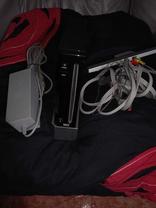 Consola nintendo Wii com quatro comandos, não respondo a SMS.