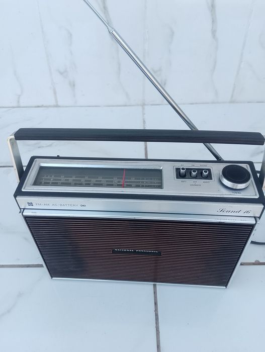 Rádio portátil National Panasonic
