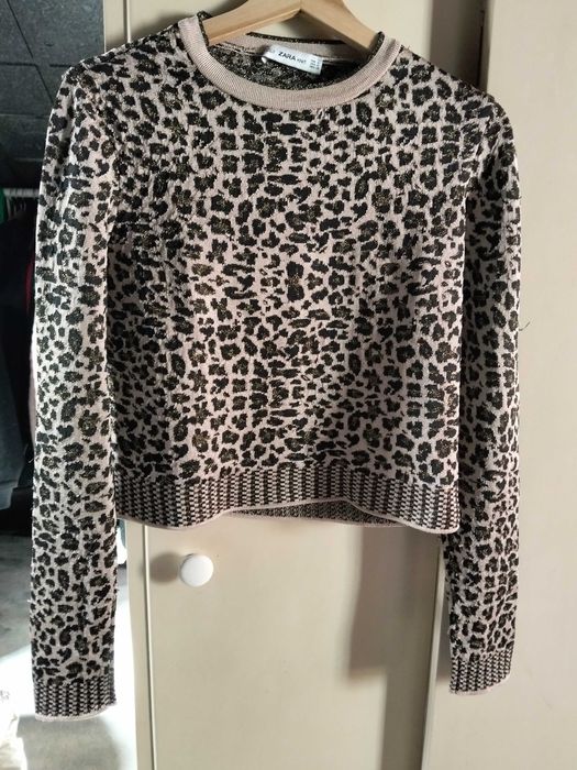 Várias camisolas como novas