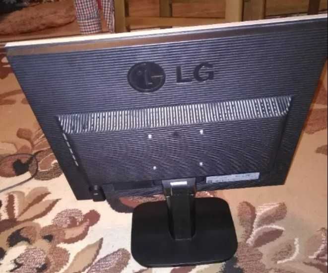 Системный блок Gigabyte+клавіатура+монітор+миша(комплект)