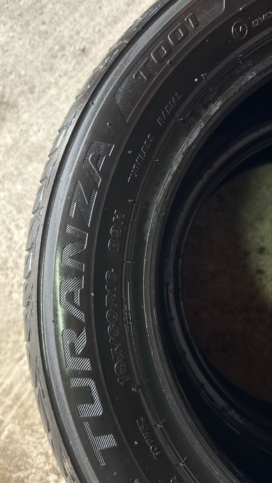 Pneus 195/60r16 Bridgestone Turanza T001 com 80% piso