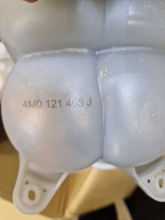 Бачки розширювача омивача до AudiQ7. Q5 2017-2024