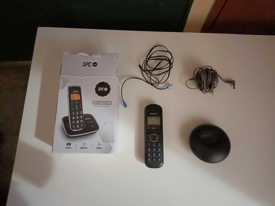 Telefone preto marca Panasonic