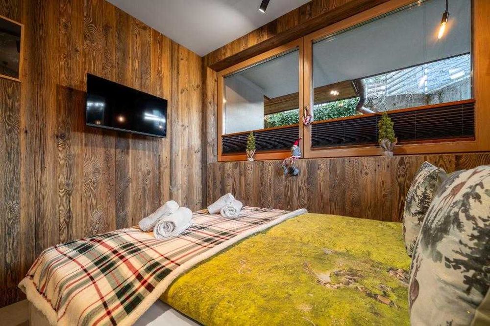 Oryginalne stare drewno ze stodoły Gotowe do montażu na ścianę sufit