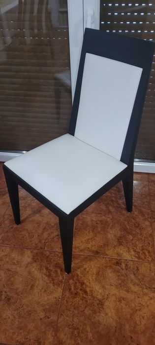 Krzeslo drewniane ekskluzywne .33 szt  Skóra naturalna