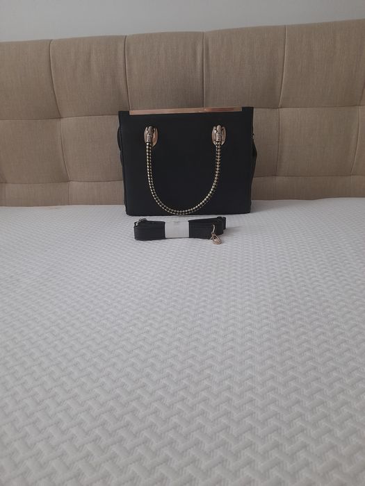 Bolsa em pele com dourados