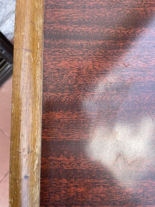 Pequena mesa de apoio vintage