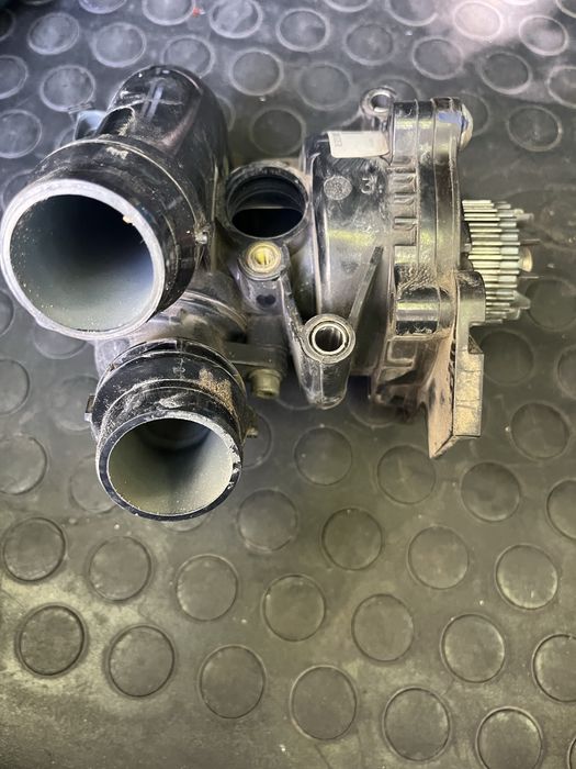 Водяна помпа з Volkswagen Passat B7 двигун CDAA ea888 gen2