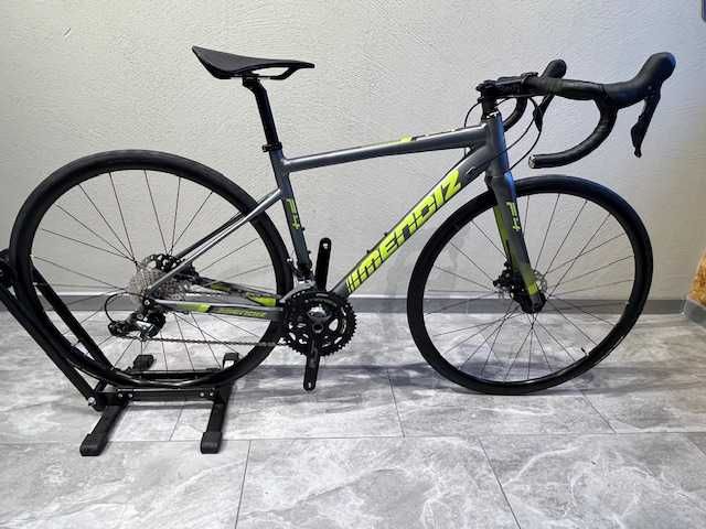 Rower szosowy Mendiz  F4