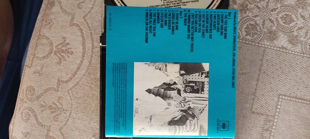 Cds duplos dos Queen e do Bruce Springsteen the river