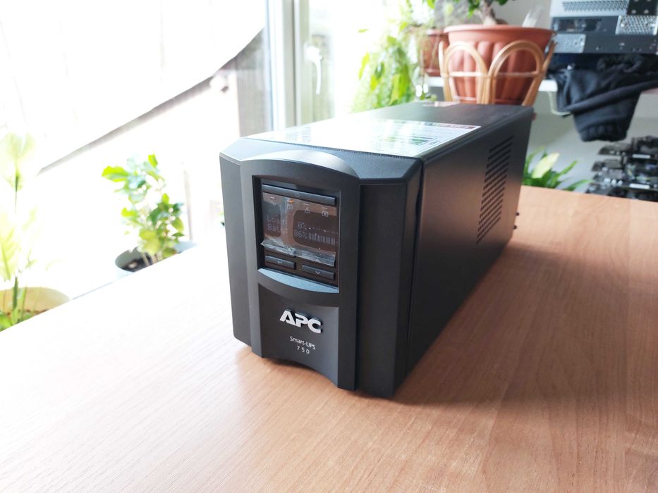 Zasilacz UPS APC Smart-UPS 750VA SMT750I (bez aku)