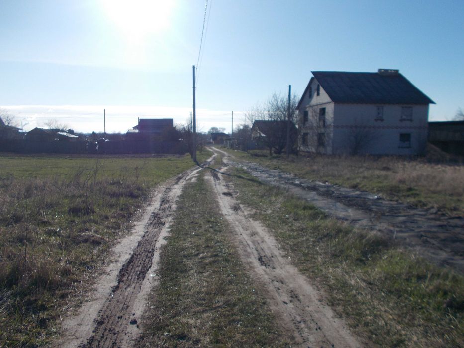 Продам приват-вану зем ділянку 9 сот вул Архітектурна буд 1  с. Киїнка