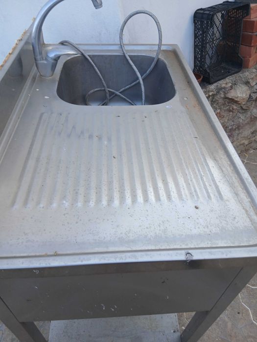 Bancada Lava-Loiça Inox Profissional — Completa, com Torneiras, Pedal e Esgoto | Como Nova!