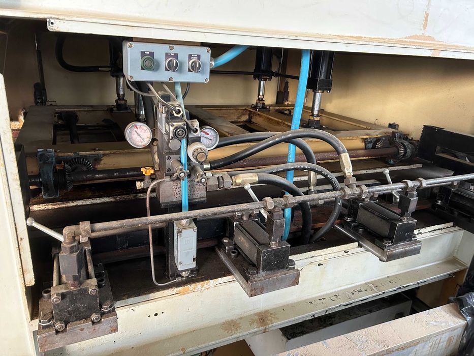 Prasa na gorąco z dociskiem bocznym Metau Impianti - włoska