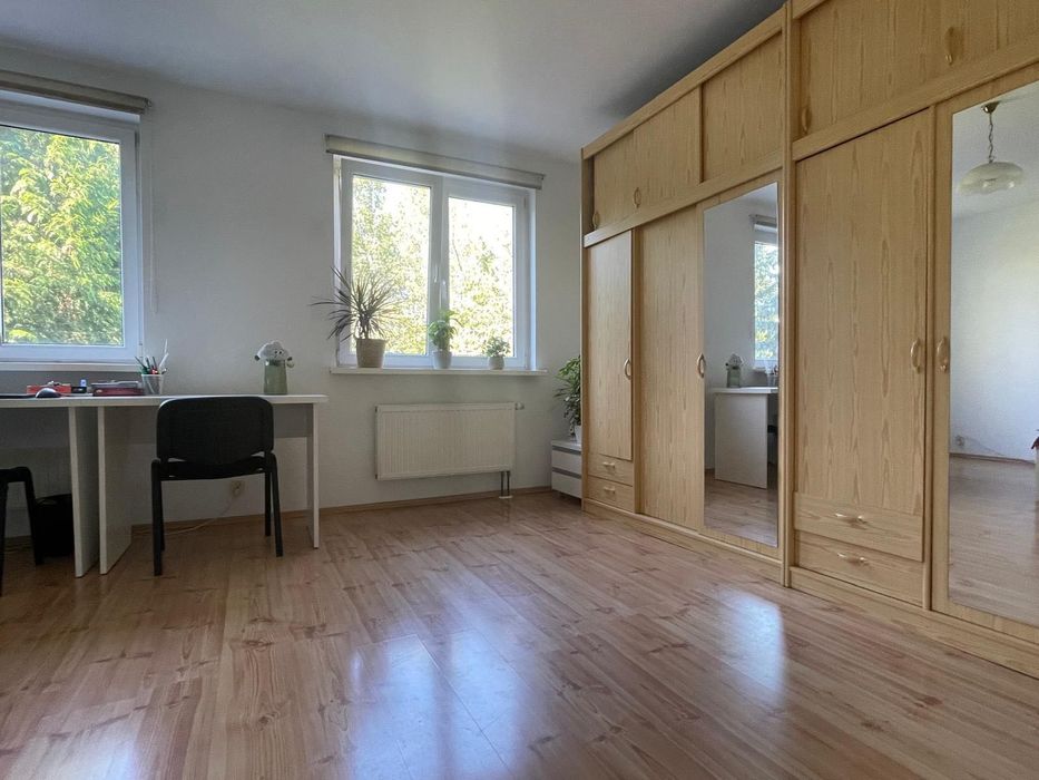 Duży pokój 24m2 zamykany na klucz dla dziewczyny/studentki, łazienka na 2 osoby /Poznań
