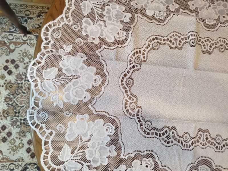Biały obrus żakardowy 100x150