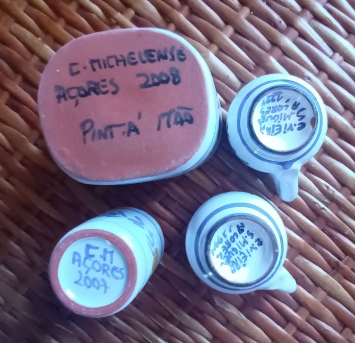 Pequenas peças de cerâmica