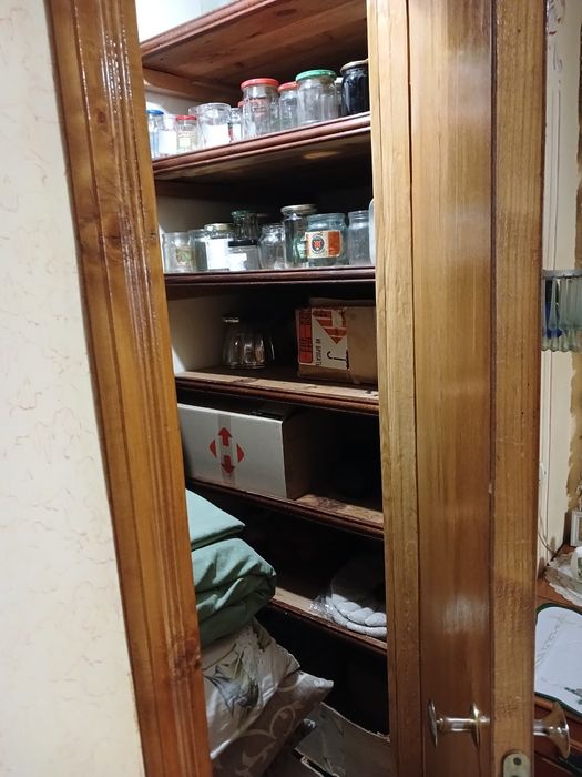 Продаж 2 кім.квартри центр 3 повех  інд.опалення,цегла