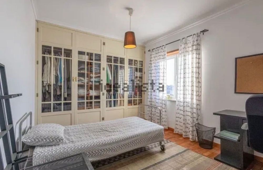 Apartamento T4 duplex com terraços e garagem