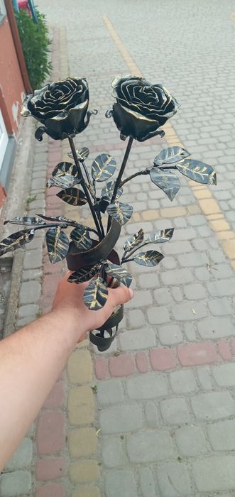 Ковані рози ручної роботи