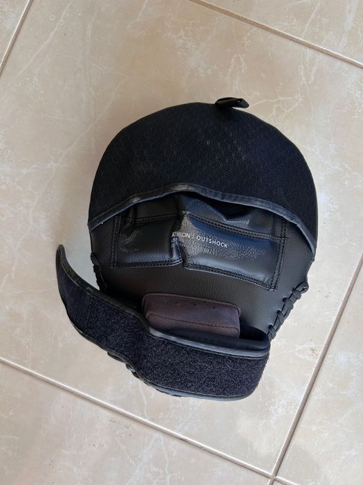 Luvas- caneleiras com pé- plaustrons para boxe