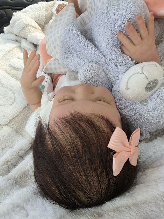 Bebé Reborn Menina Kit Laura segue com 48 cm e enxoval NOVO